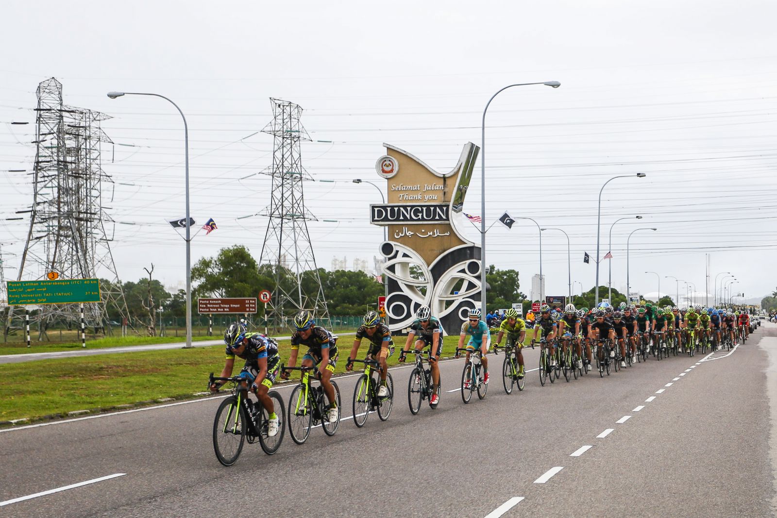 海风风势强，众车手列阵行进(c)Le Tour de Langkawi